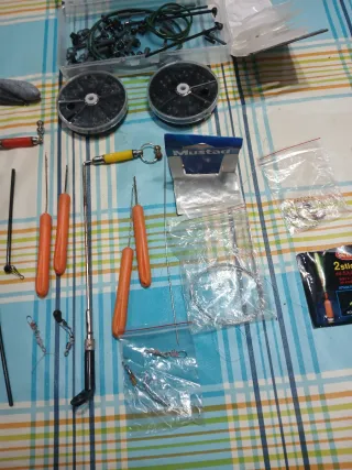 Kit pesca anzuelos plomos y más