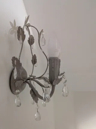 Lámpara de pared de metal y cristal