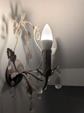 Lámpara de pared de metal y cristal