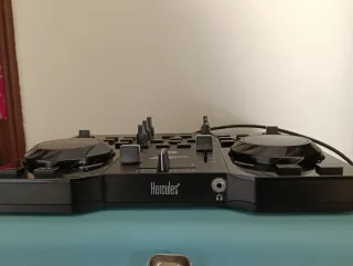 Mesa de DJ Hercules DJControl Instinct