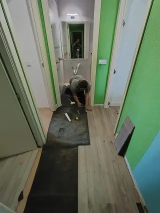 Instalación tarimas, rodapiés y puertas