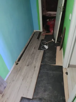 Instalación tarimas, rodapiés y puertas