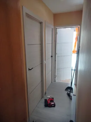 Instalación tarimas, rodapiés y puertas