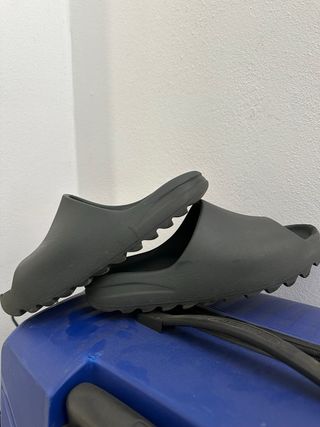 Chanclas Yeezy Slide Adidas Negras
