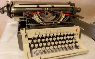 MÁQUINA DE ESCRIBIR OLIVETTI LÍNEA 98