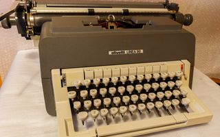 MÁQUINA DE ESCRIBIR OLIVETTI LÍNEA 98