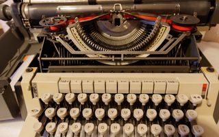 MÁQUINA DE ESCRIBIR OLIVETTI LÍNEA 98