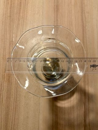 Florero de cristal con base plateada