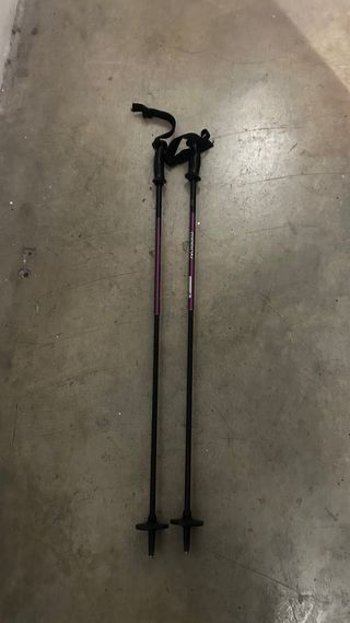 Esquís Wedze 120cm con fijaciones Look y bastones.