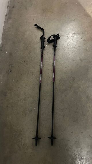 Esquís Wedze 120cm con fijaciones Look y bastones.