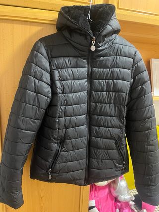 Chaqueta reversible pelo y plumas negra