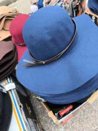 Sombrero de paño elegante 200.,.1 € la unidas