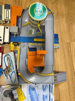 Consegna di treni e binari Tomica