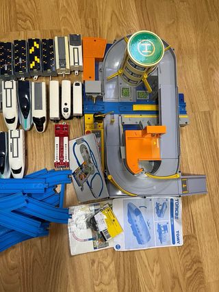 Consegna di treni e binari Tomica