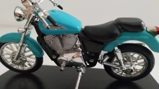 Moto Honda VT1100C2. Maisto.