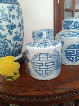 Trío de jarrones chinos azul y blanco