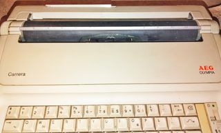 Máquina de escribir eléctrica AEG Olympia Carrera