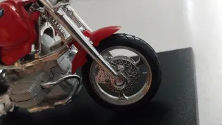 Moto BMW R1100R. Maisto.