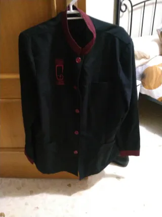 Uniforme de cocina negro y rojo