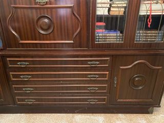 Librería de madera y cristal