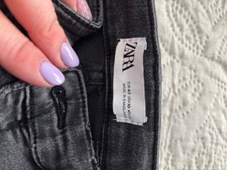 Pantalón vaquero gris oscuro