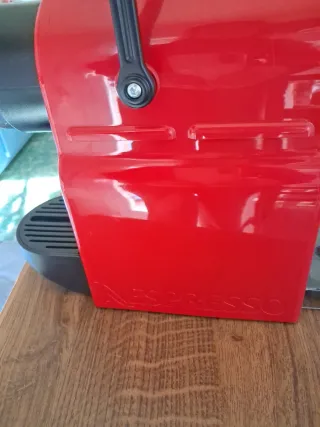 Cafetera Nespresso Roja