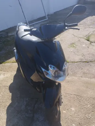 Yamaha Yog R Scooter negra ,ITV hasta 2027