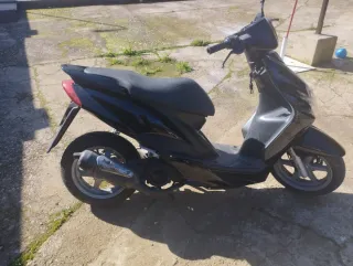 Yamaha Yog R Scooter negra ,ITV hasta 2027