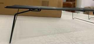 5 Estanterías/Elevadores de Mesa Metálicos Negros