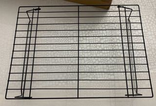 5 Estanterías/Elevadores de Mesa Metálicos Negros