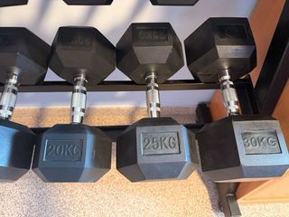 Set Mancuernas hexagonales 5-30 kg con Soporte