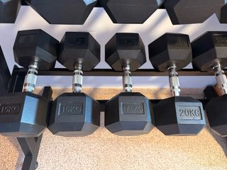 Set Mancuernas hexagonales 5-30 kg con Soporte