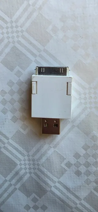 Adaptador 30 pines a USB para cargar iPod de apple