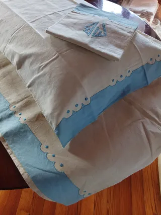 Lenzuola antiche in canapa con monogramma antico