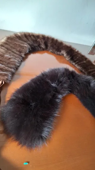 2 cuellos de piel marrones y negros