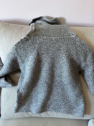 Jersey cuello vuelto gris trenzado