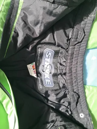 Pantalón de esquí verde STRKYE.  Talla XS o 12-14