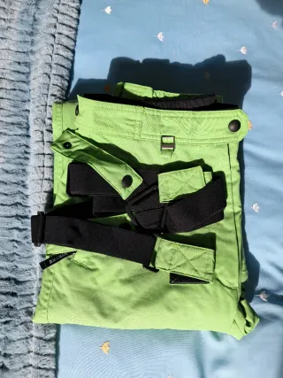 Pantalón de esquí verde STRKYE.  Talla XS o 12-14