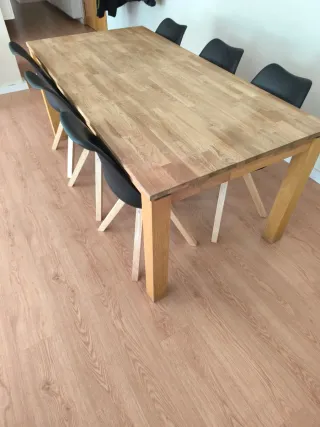 Mesa y 6 Sillas JYSK Madera y Negro