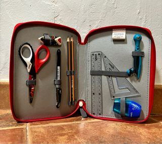 Lote libros animales + estuche Maped