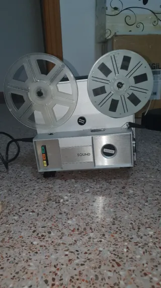 Proyector Súper 8 y Toma Vistas