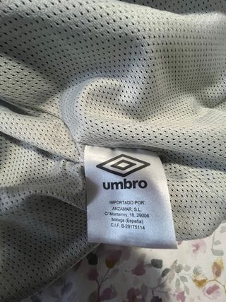 Chaqueta deportiva Umbro negra y verde