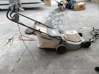 Cortacésped Honda con alargador