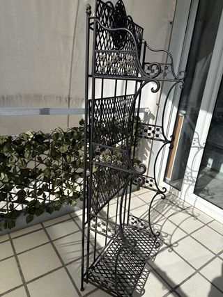 Estantería de hierro forjado