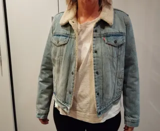 Chaqueta Levi's vaquera con borrego