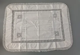 Copricuscino antico ricamato a mano