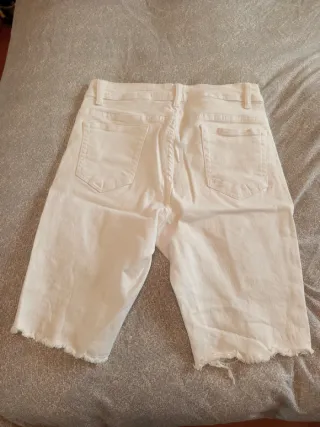 Vaquero corto blanco roto