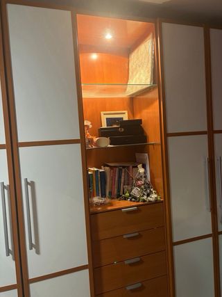 Armario de habitación madera y blanco