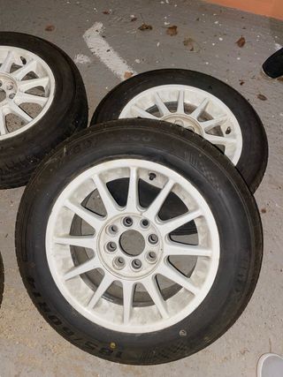 Llantas japan kosei con neumáticos nuevos