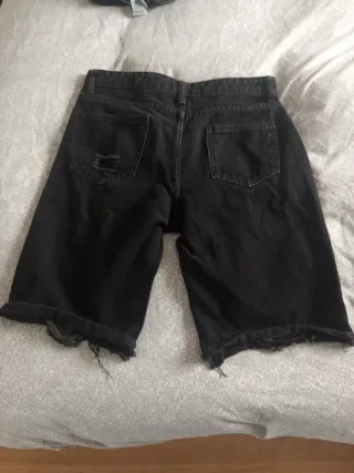 Vaqueros negros rotos